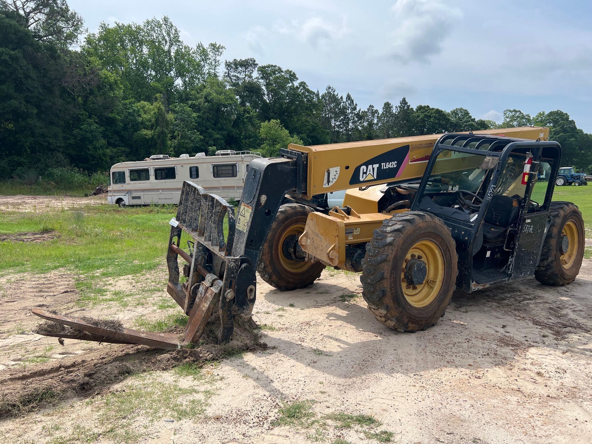 (INOP) CATERPILLAR TL642C TELESCOPIC FORKLIFT