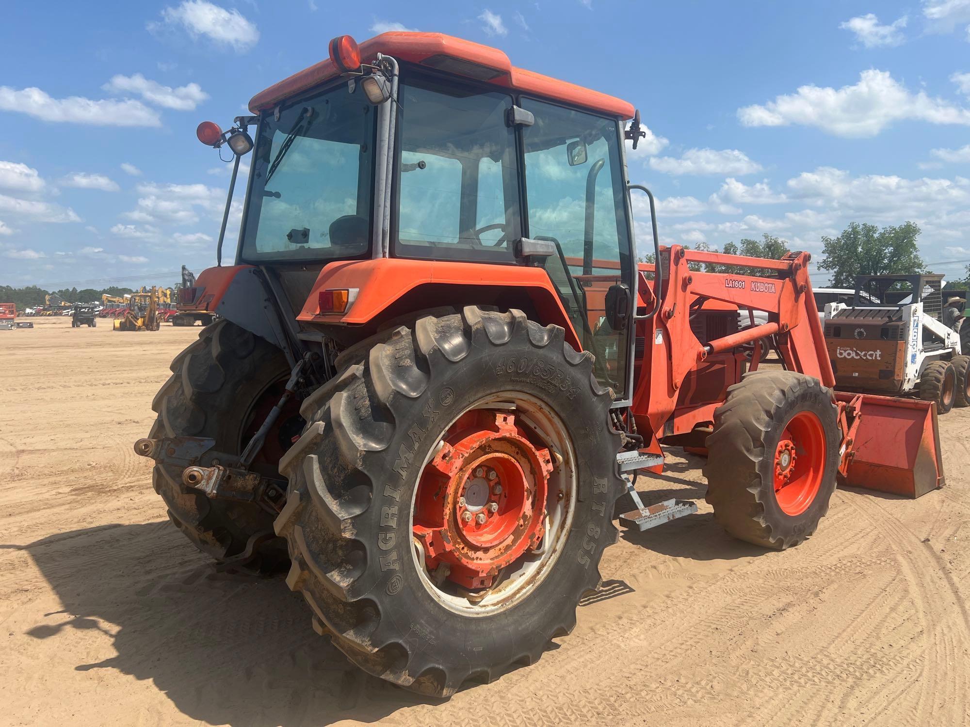 KUBOTA M110D TRACTOR