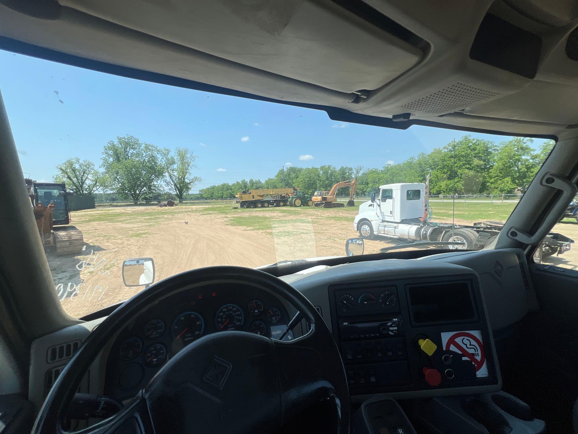 2016 INTERNATIONAL 8600 DAY CAB T/A ROAD TRACTOR