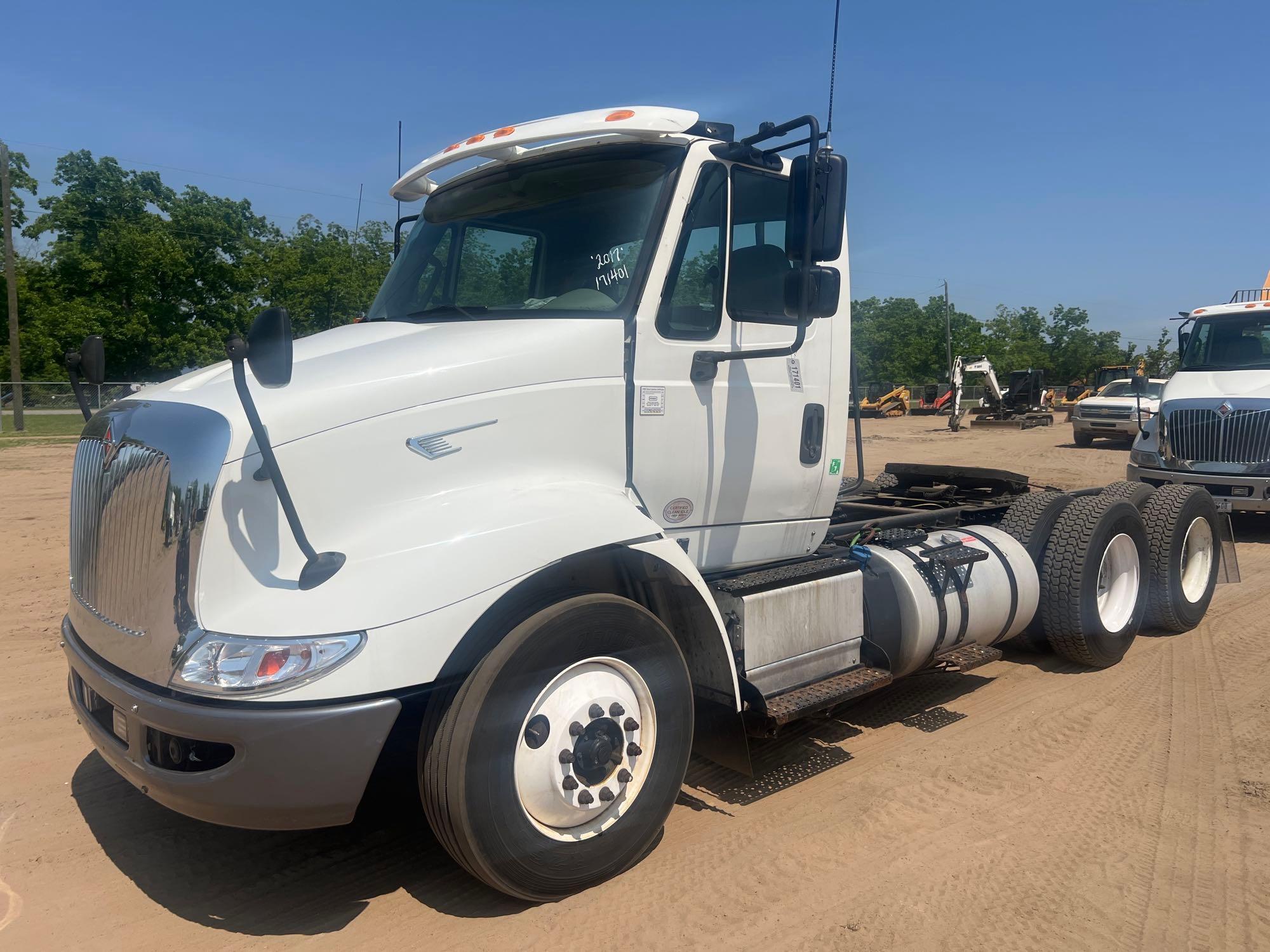 2017 INTERNATIONAL 8600 DAY CAB T/A ROAD TRACTOR