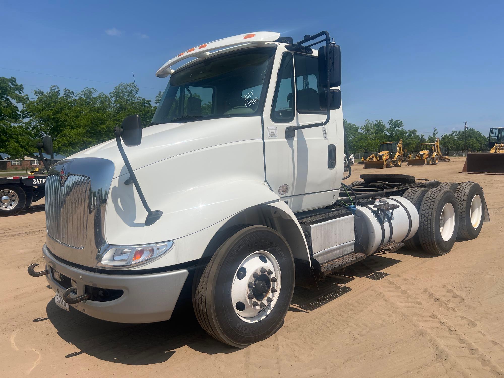 2017 INTERNATIONAL 8600 DAY CAB T/A ROAD TRACTOR