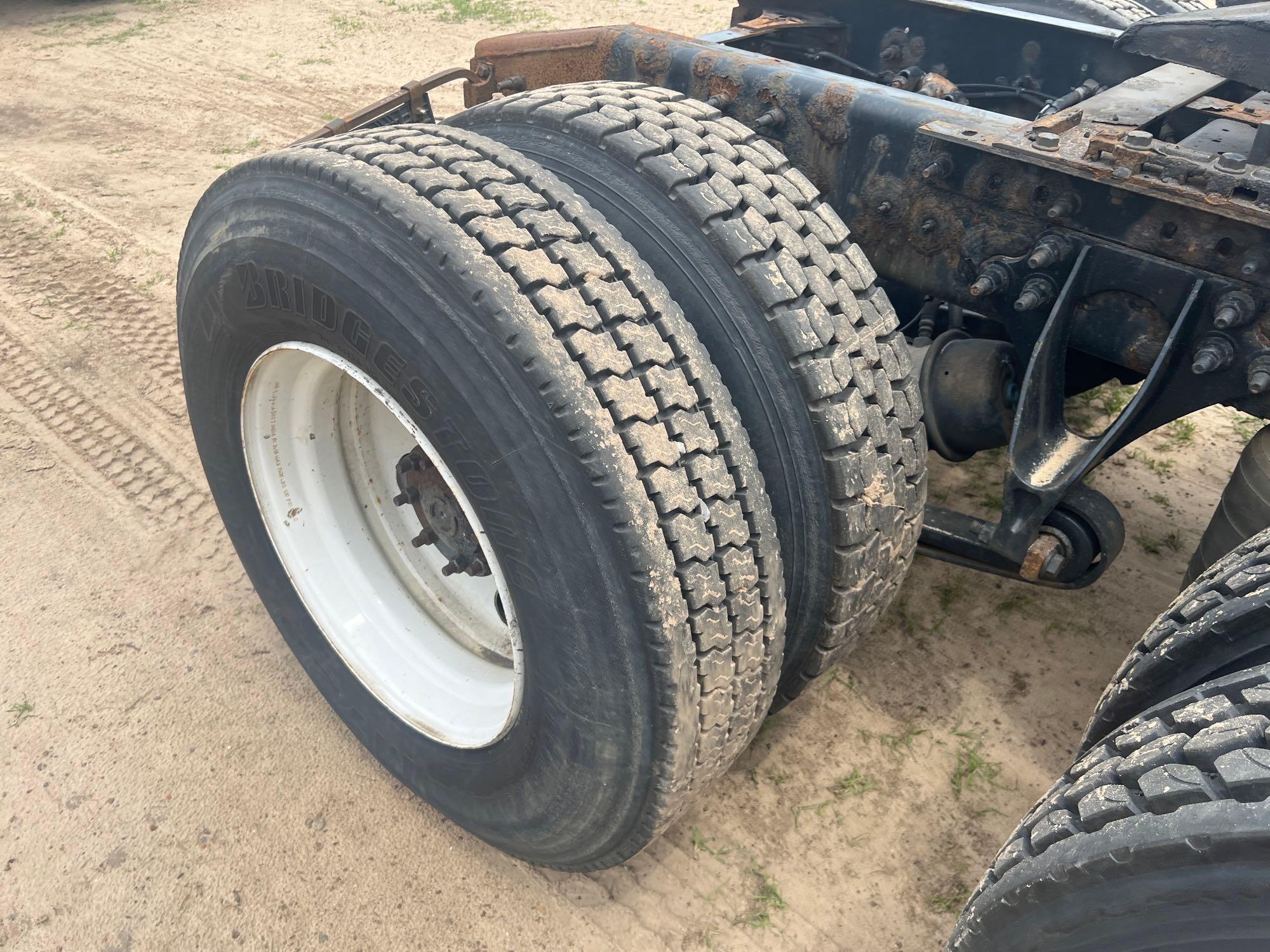 2016 INTERNATIONAL 8600 DAY CAB T/A ROAD TRACTOR