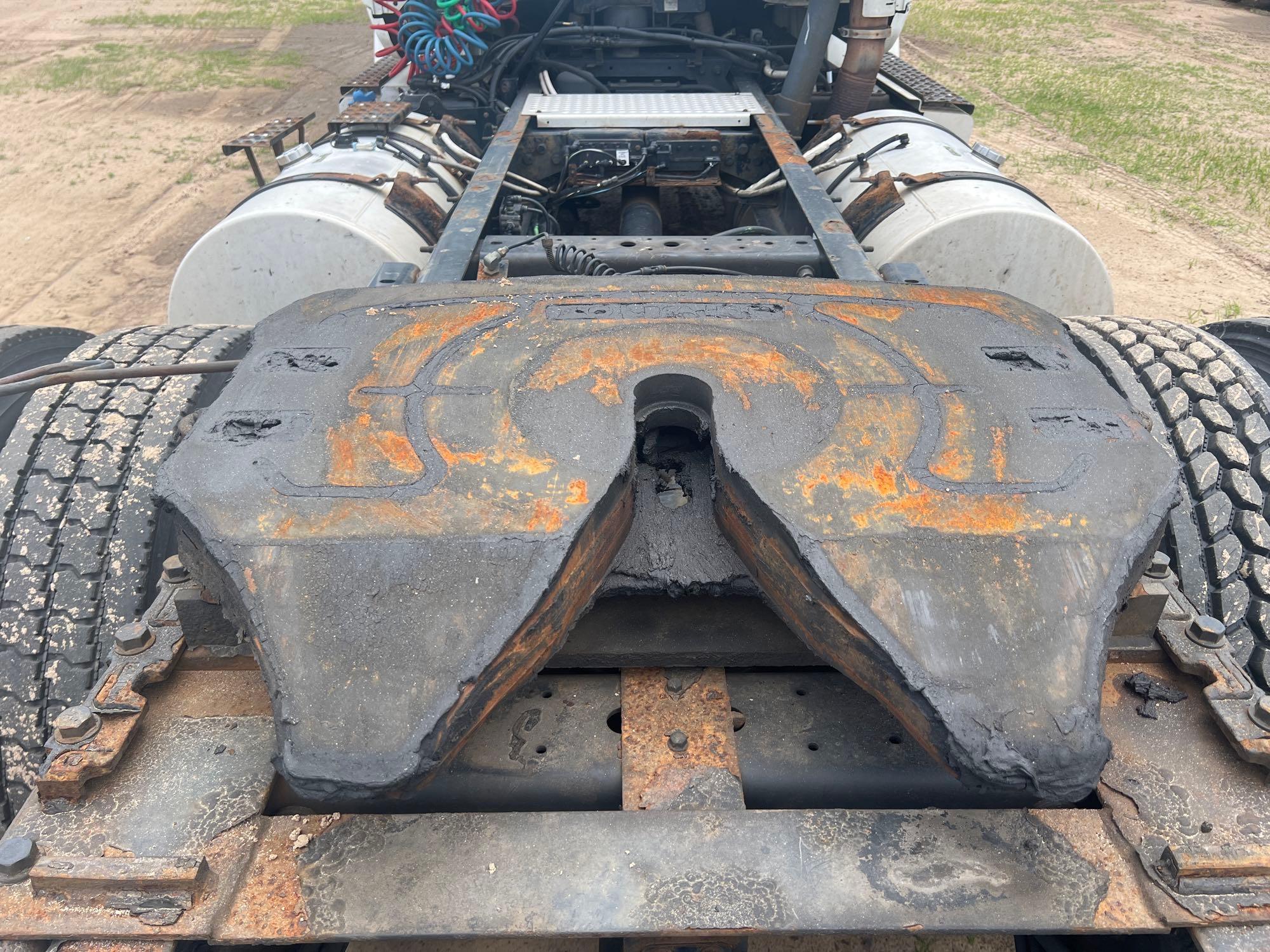 2016 INTERNATIONAL 8600 DAY CAB T/A ROAD TRACTOR