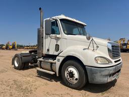 2009 FREIGHTLINER DAY CAB S/A ROAD TRACTOR