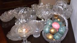 17 PIECES OF GLASS WITH PAINTED EGGS