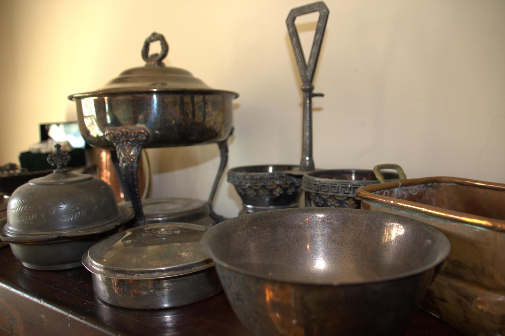16 + PIECES OF SILVER PLATE & OTHER TABLETOP ITEMS
