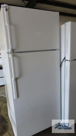 GE refrigerator, model number TBX16SAZDRWH, missing shelves