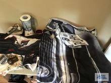 2 SET OF QUEEN SIZE FORD MUSTANG DUVET COVER AND PILLOW CASES....