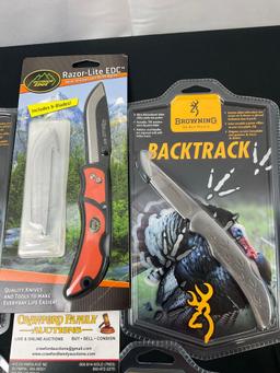 5 NIP Knives, incl 4 Browning Backtrack Animal Track Knives, Outdoor Edge Razor-Lite EDC w/ 6 bla...
