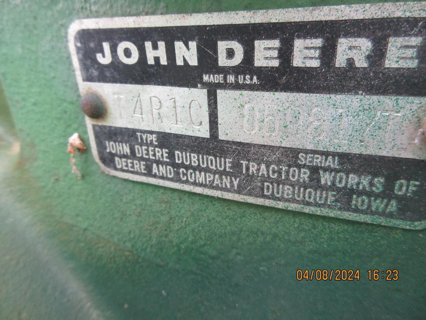 John Deere 1020 AG Tractor