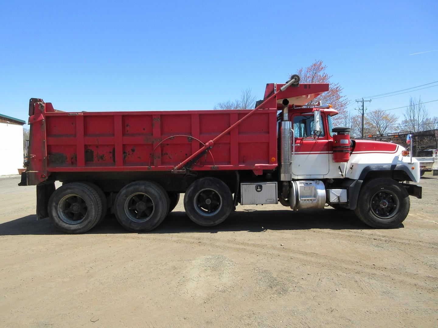 2000 Mack RD688S Tri/A Dump Truck