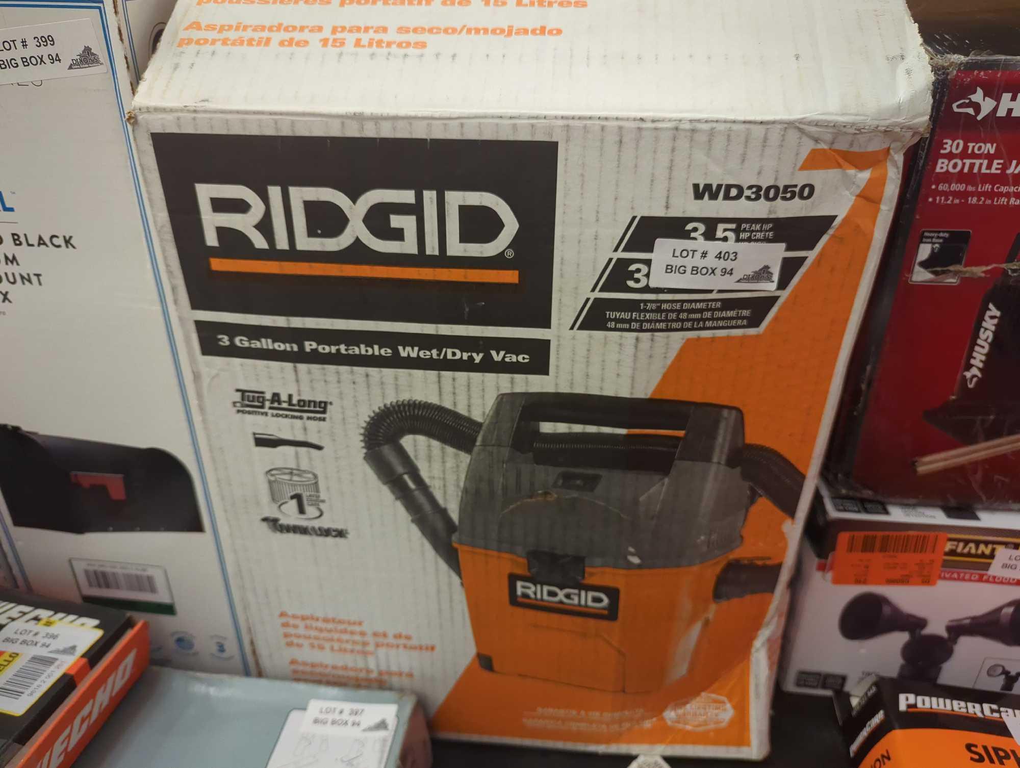 RIDGID 3 Gallon 3.5 Peak HP Portable Wet/Dry Shop Vacuum with Built in Dust Pan, Filter, Expandable
