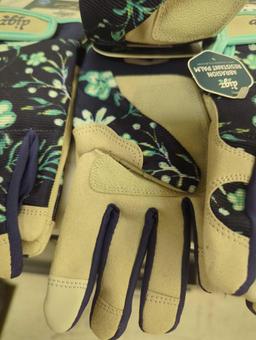 Lot of 4 Pairs of Digz Women's Small Gardener Glove, Appears to be New in Factory Style Package