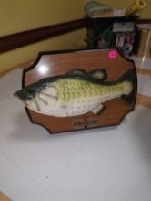 (KIT) BIG MOUTH BILLY BASS WALL MOUNT DECORATION, NEEDS BATTERIES.
