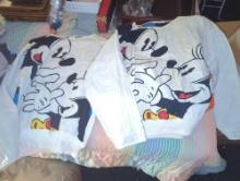 (UPBR1) LOT OF 2 VINTAGE WALT DISNEY MICKEY AND CO SWEATSHIRTS, REVERSIBLE MICKEY AND MINNIE, ONE