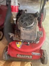 (GAR) EARLY STYLE SNAPPER PUSH MOWER, NEEDS REPAIRING WORK DONE ON IT WHAT YOU SEE IN PHOTOS IS WHAT