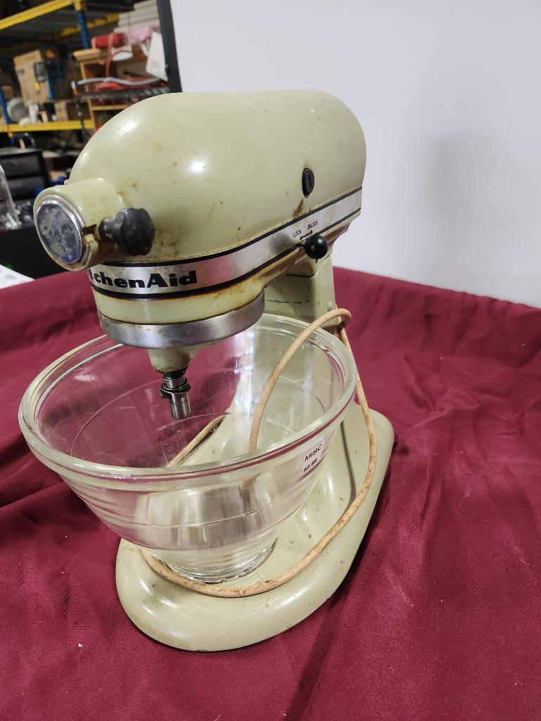 Vintage KitchenAid Stand Mixer w/ Glass Bowl