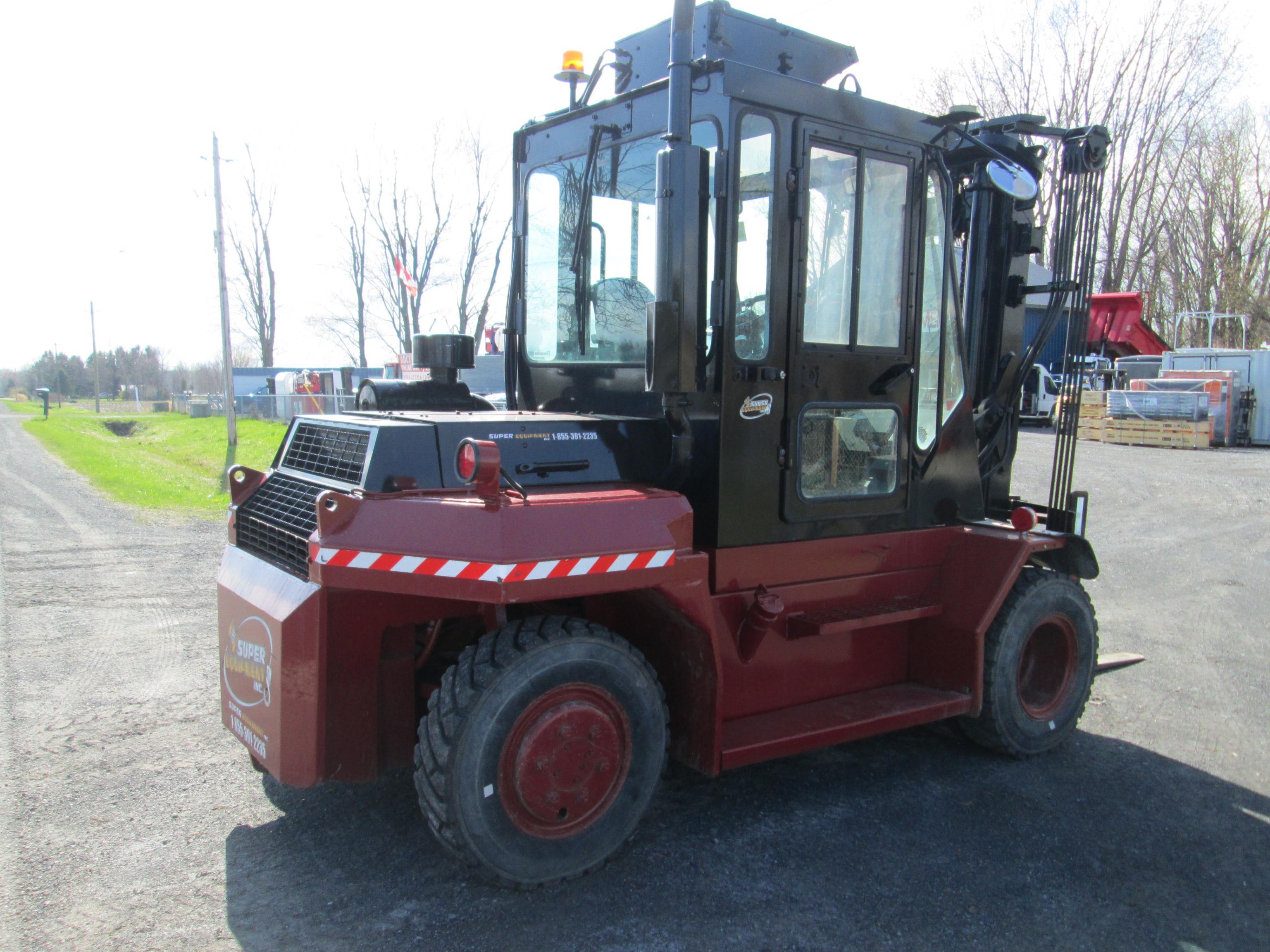 FORKLIFT Taylor THD160 FORKLIFT SN 833190 powered by Cummins B4.5T diesel engine, equipped with cab,