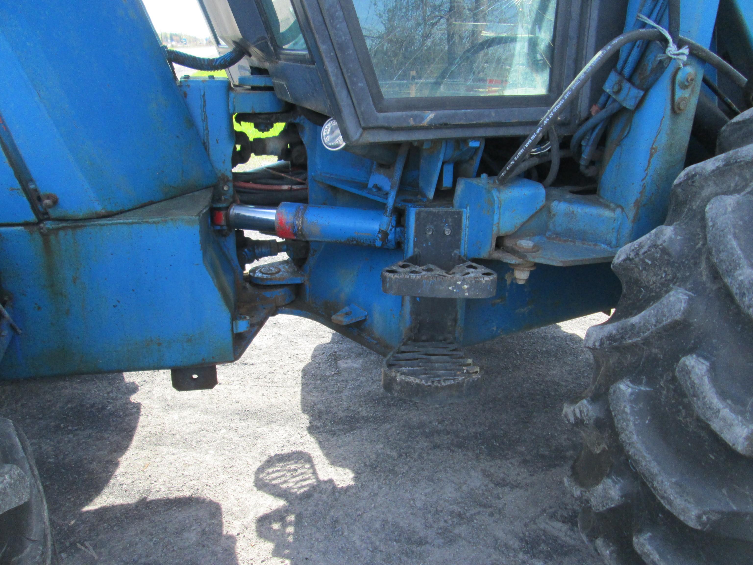 RUBBER TIRED LOADER FORD VERSATILE 9030 4x4 TRACTOR SN 25684205578, POWERED BY FORD DIESEL ENGINE,