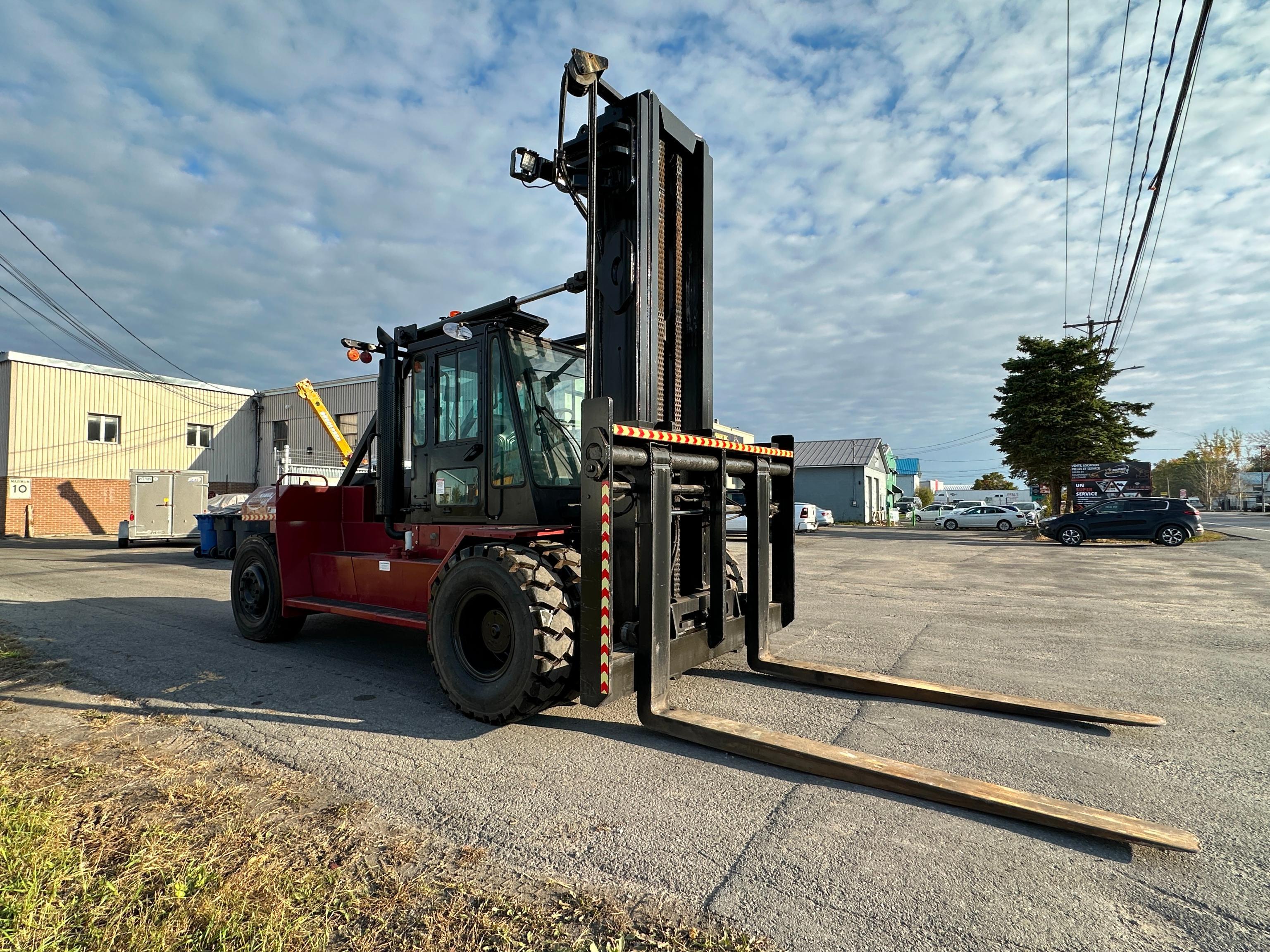 FORKLIFT Taylor TH350L FORKLIFT SN SBH33936 powered by Cummins diesel engine, equipped with cab,