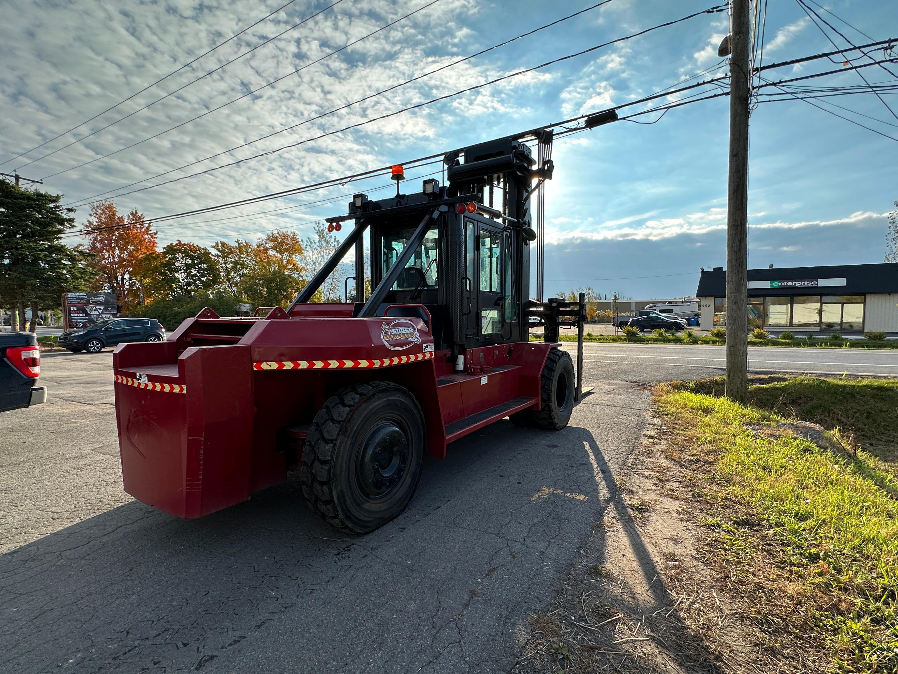 FORKLIFT Taylor TH350L FORKLIFT SN SBH33936 powered by Cummins diesel engine, equipped with cab,