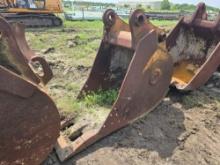 QTY OF ASSORTED SIZE EXCAVATOR BUCKET