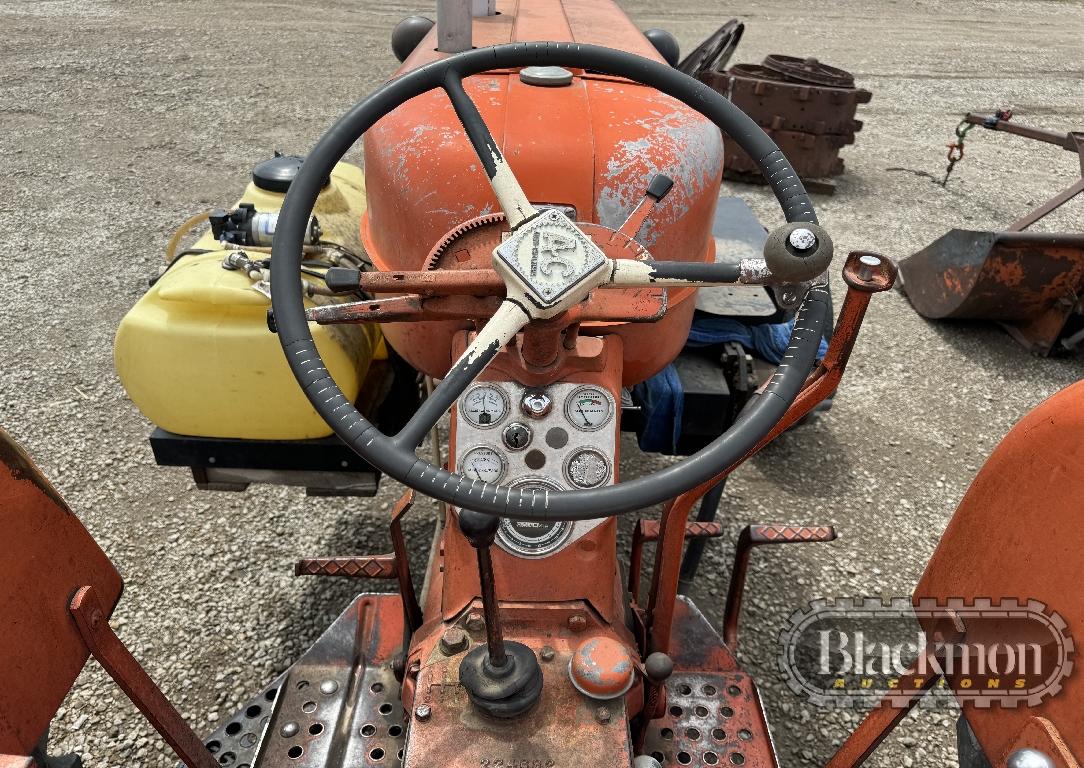 ALLIS CHALMERS D-17 WHEEL TRACTOR, 9000+hrs  WIDE FRONT, RUNS BUT NEEDS WOR
