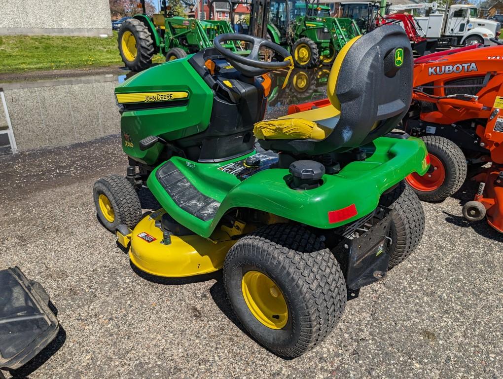 John Deere X350 Lawn Tractor