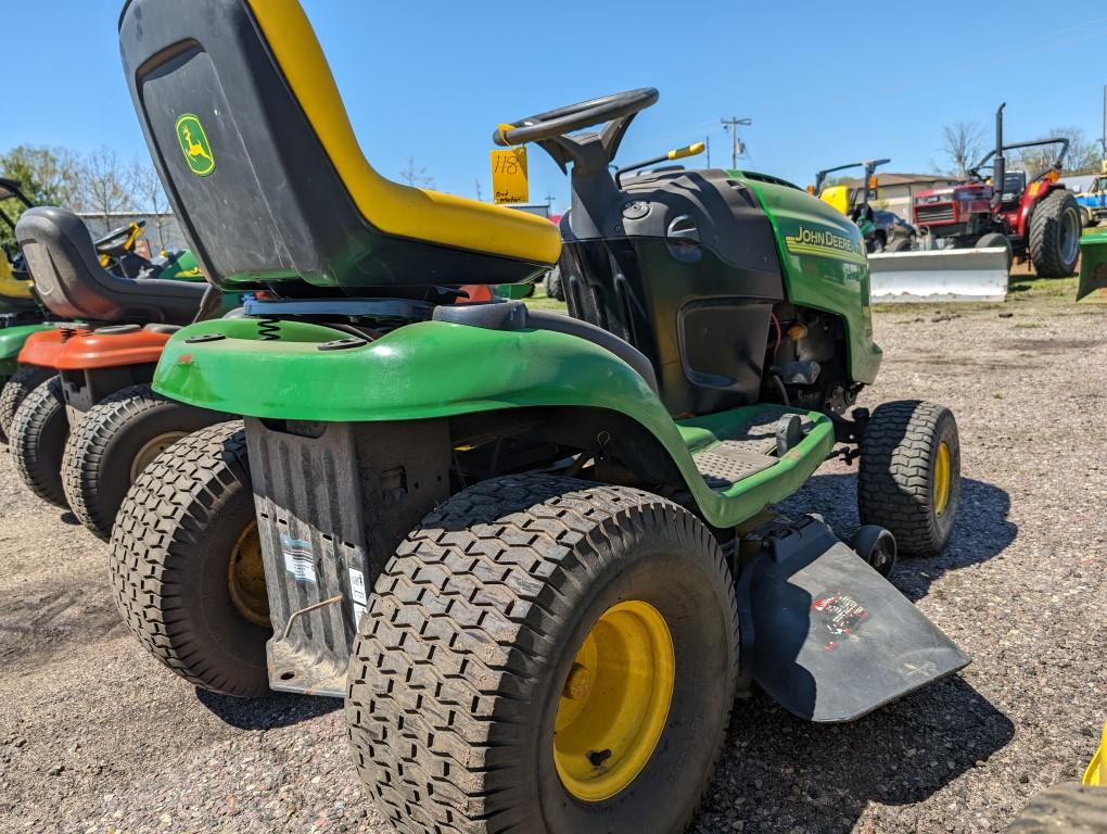 John Deere L118 Lawn Tractor
