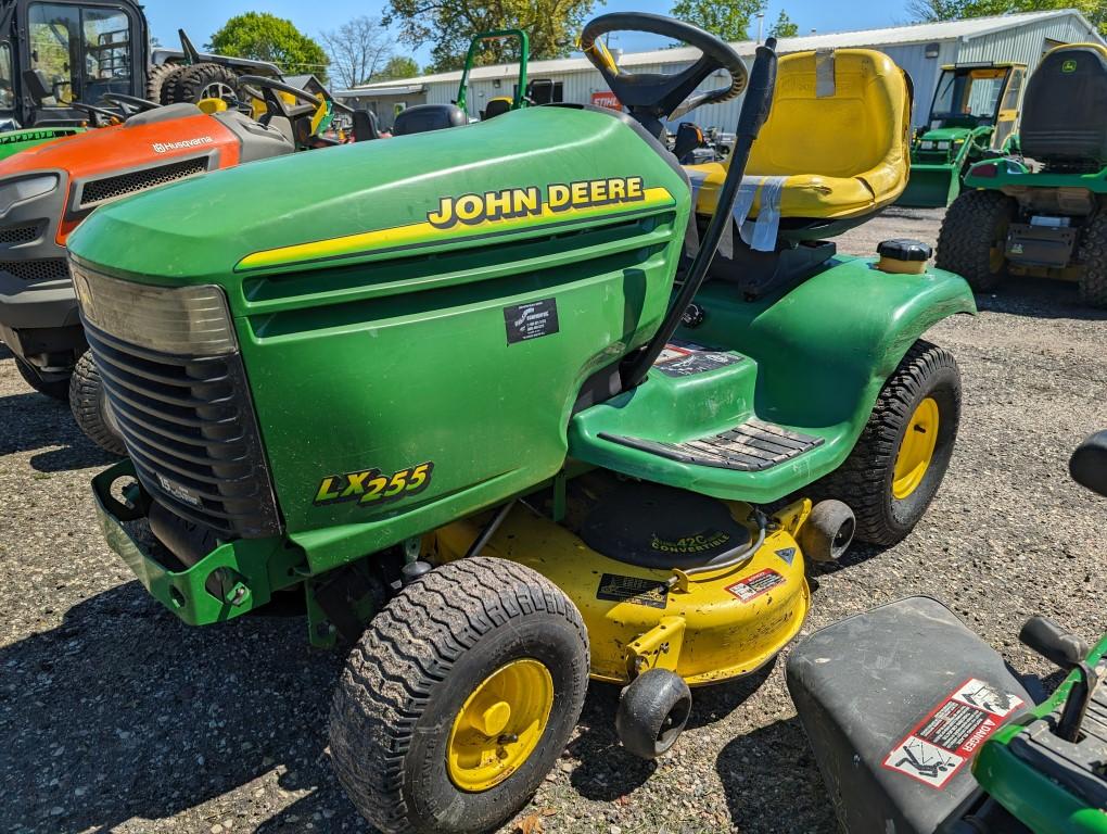 John Deere LX255 Lawn Tractor