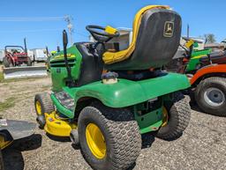 John Deere LX255 Lawn Tractor