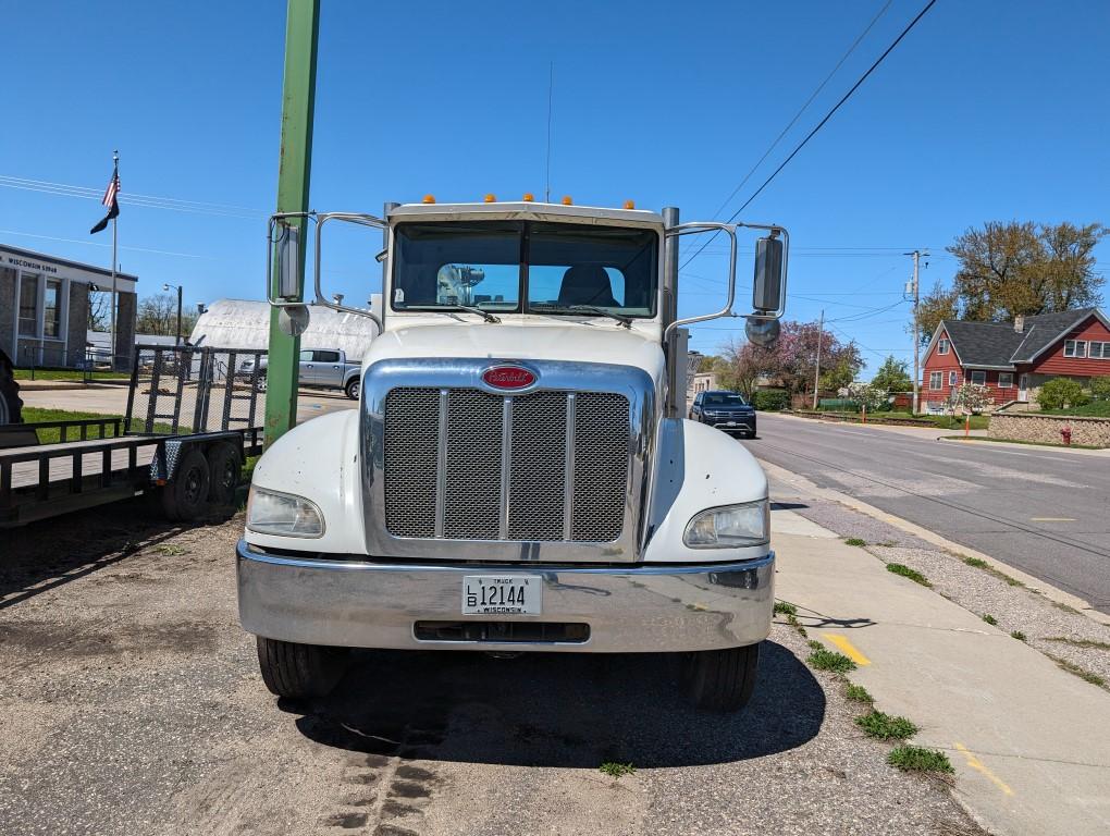 2006 Peterbilt 335 Service Truck