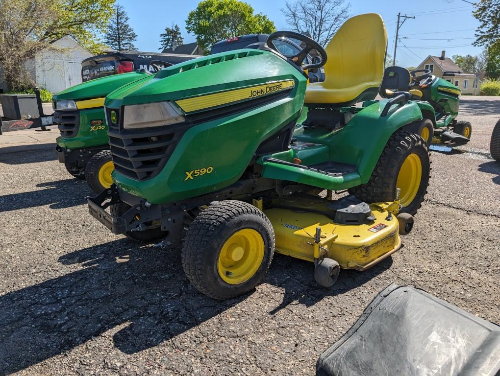 John Deere X590 Lawn Tractor