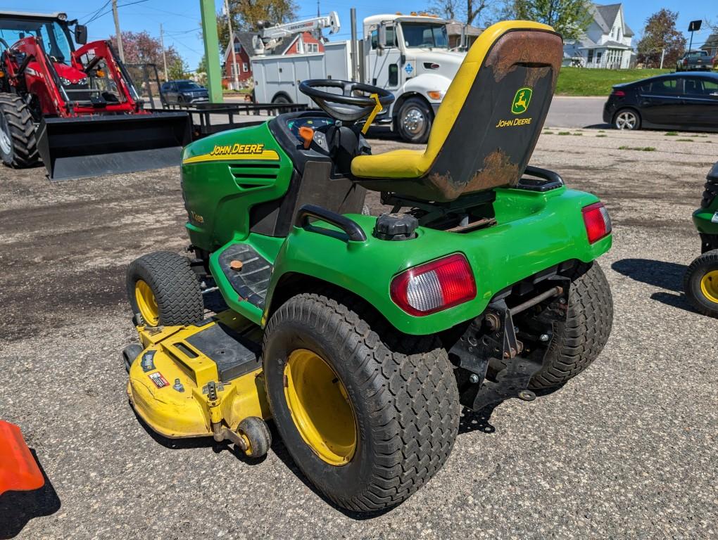 John Deere X485 Lawn Tractor