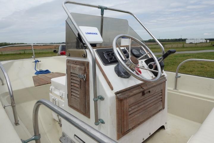 #4802 1977 BOSTON WHALER 17' 2008 YAMAHA MOTOR 70 HP OUTBOARD ENG HAS 76 HR