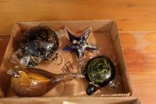LOT OF 4 END OF DAY GLASS FIGURES INCLUDING TURTLES DOVES STARFISH