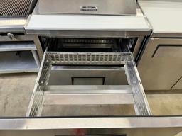 True 32 1/2” Sandwich Prep Table w/2 Drawers