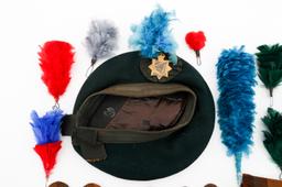 WWII - COLD WAR UK IRISH RANGERS BERET & PLUMES