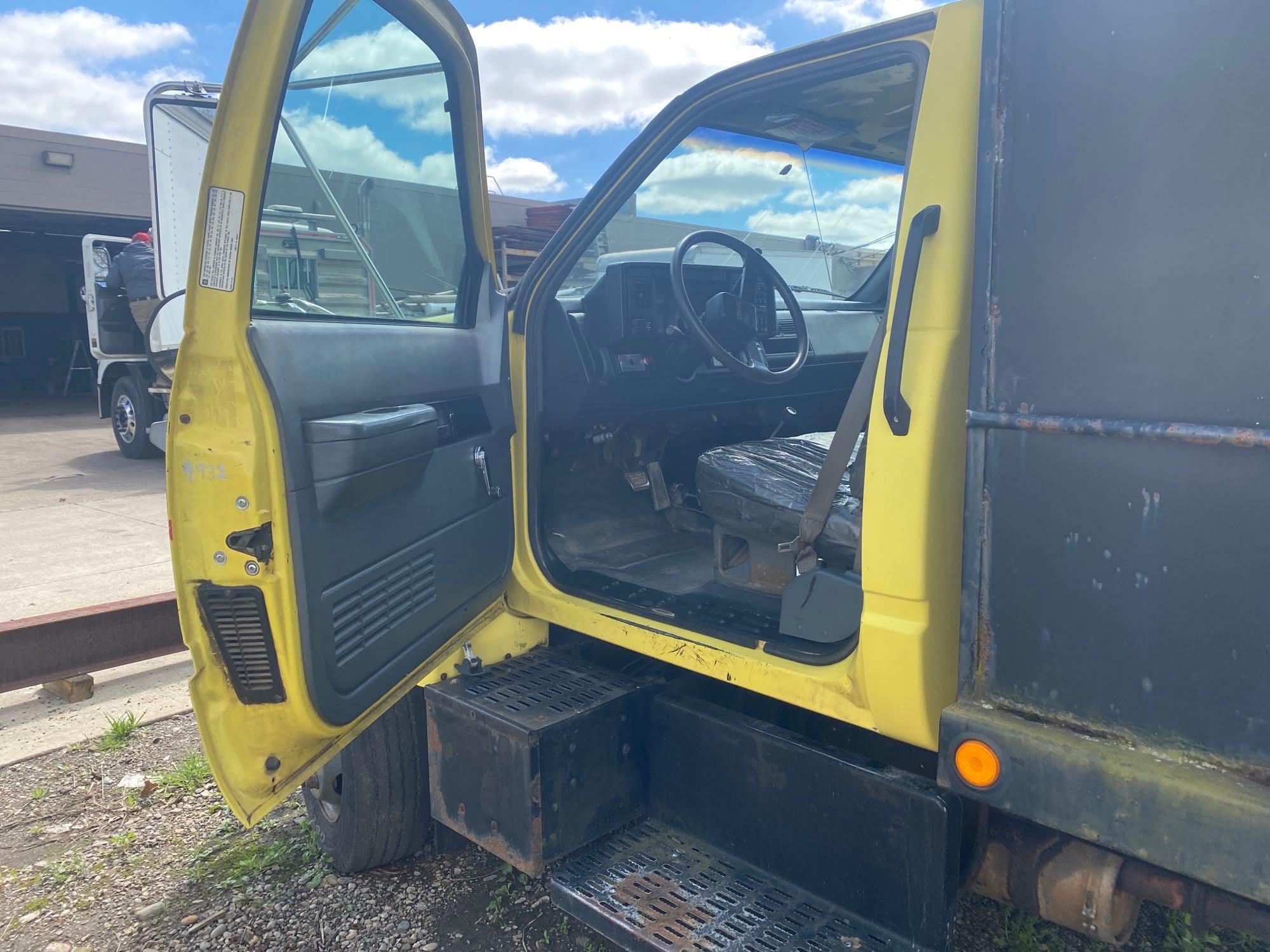 1992 GMC 6500 Topkick, 20yd full hydraulic container dump truck.