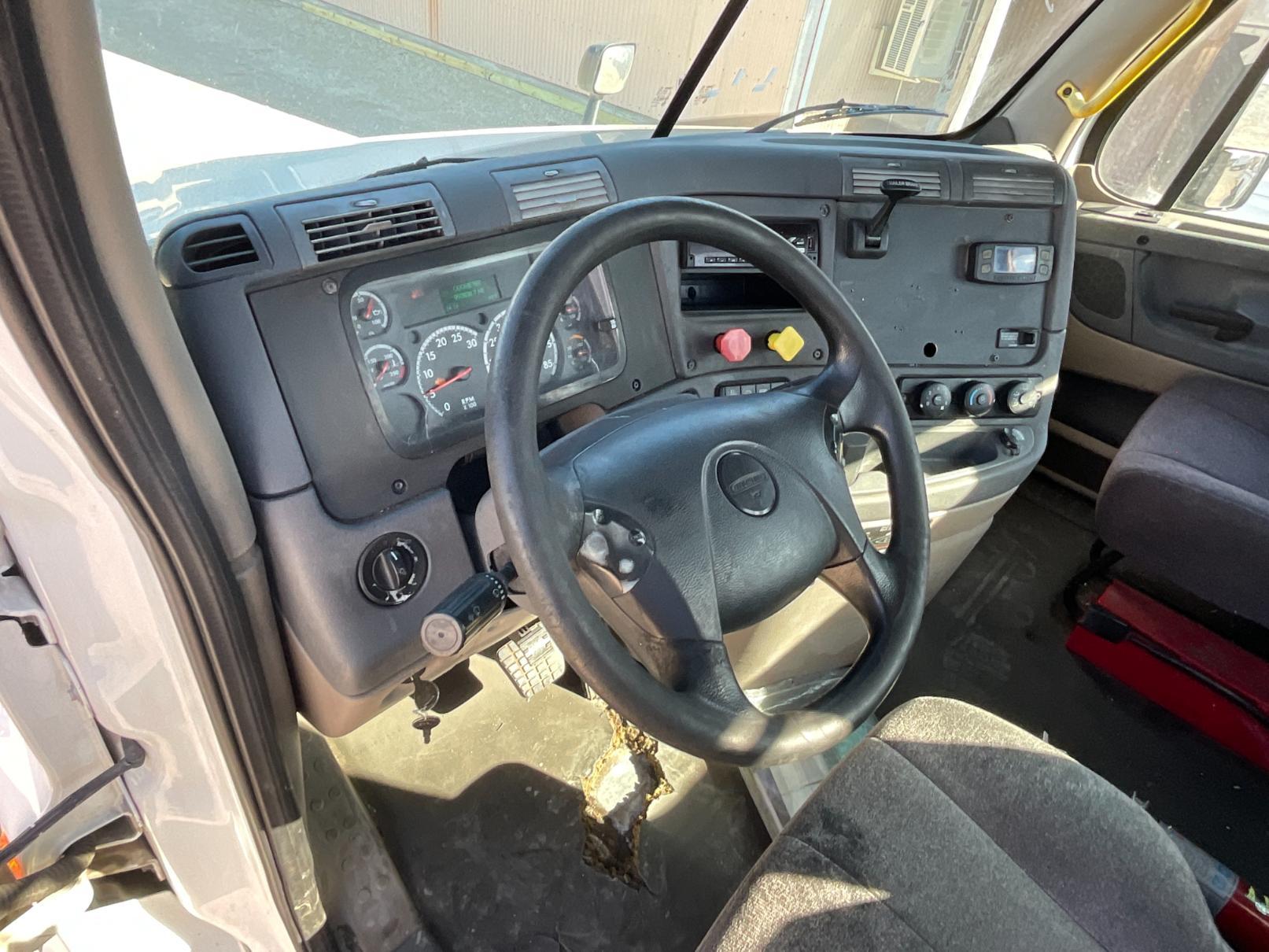 2018 Freightliner CA125 Day Cab