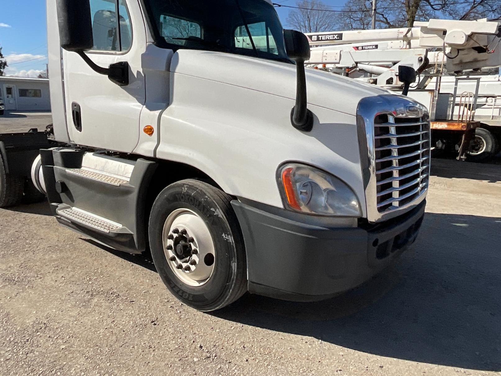 2018 Freightliner CA125 Day Cab