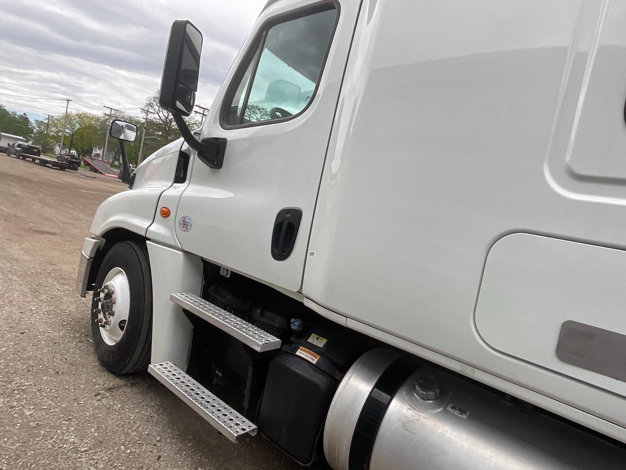 2018 Freightliner CA125 Sleeper