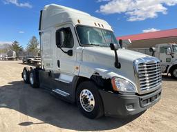 2016 Freightliner CA125 Sleeper