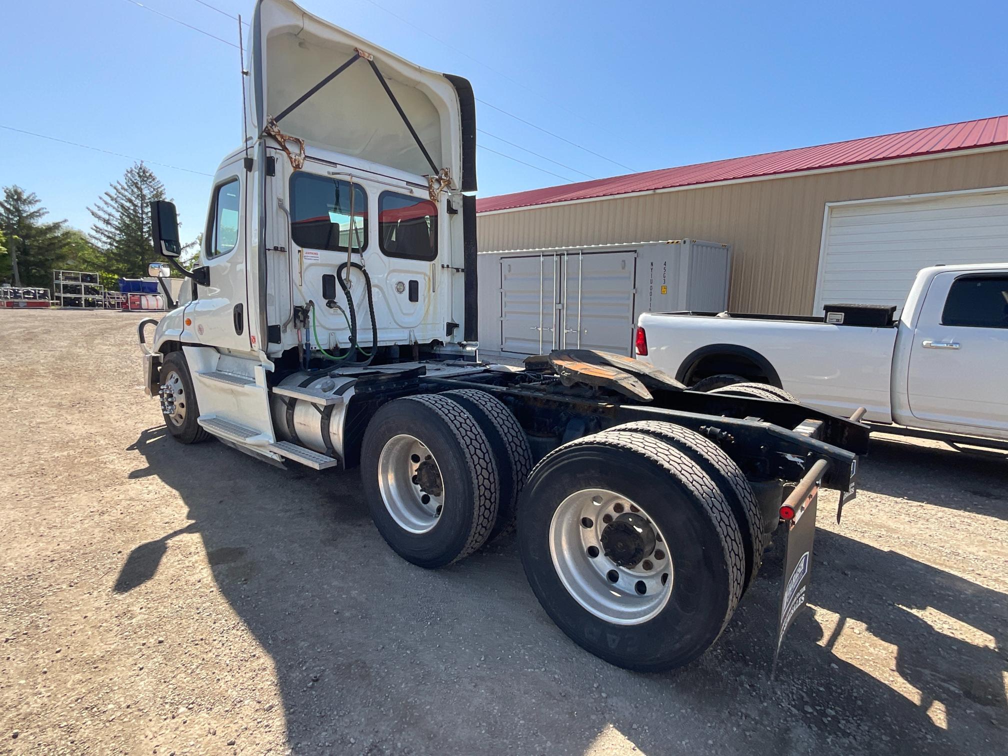 2017 Freightliner CA125 Daycab