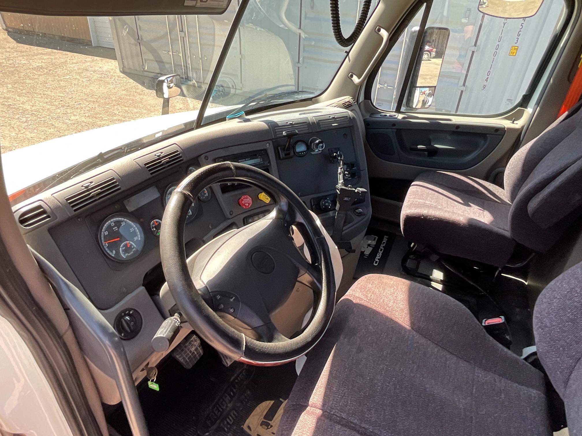 2017 Freightliner CA125 Daycab