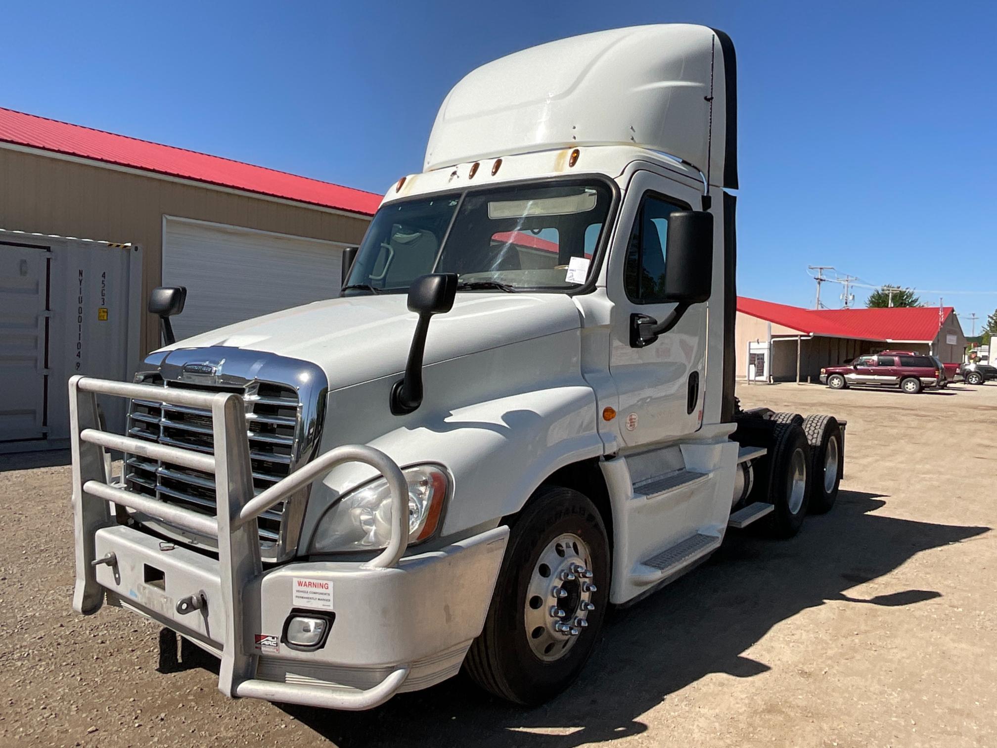 2017 Freightliner CA125 Daycab