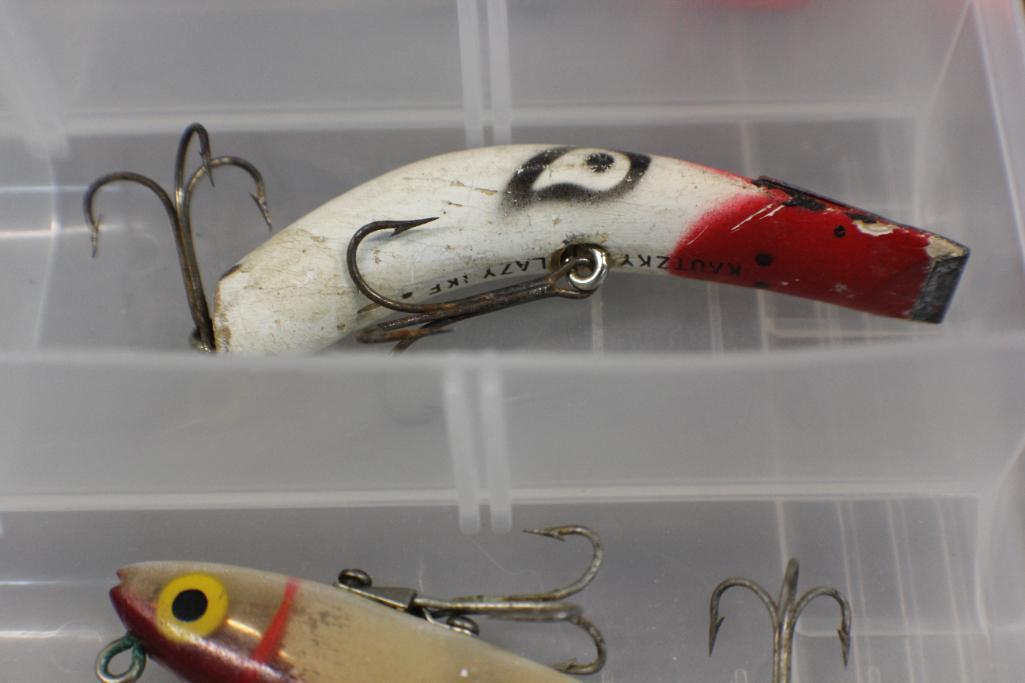Organizing Cases with 27 Large Lures of Varying Styles