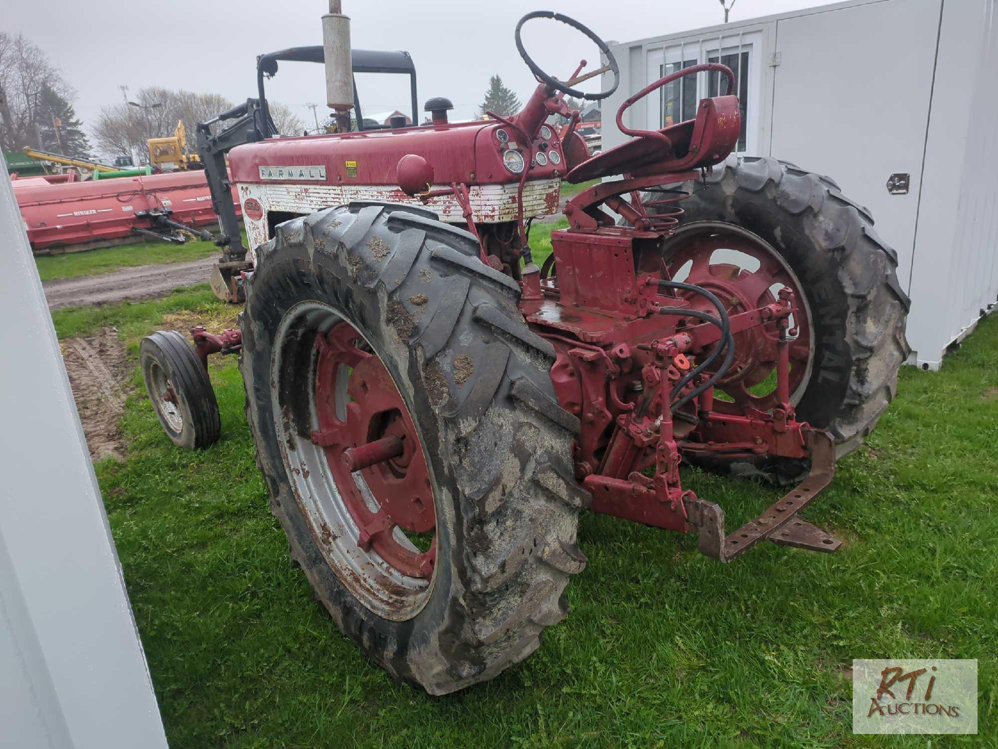 Farmall 560 gas tractor, 2 remotes, power steering not working