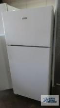 Hotpoint refrigerator, model number HPE16BTNERWW