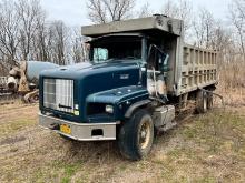 1997 INTERNATIONAL 5070 DUMP TRUCK VN:2HTTGAST7VC032193 powered by Cat 3406 diesel engine, equipped